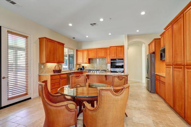 4009 11 Flowerwood Lane, Fallbrook CA: https://media.crmls.org/mediaz/092e349a-9009-4bc1-957b-4571914fe059.jpg