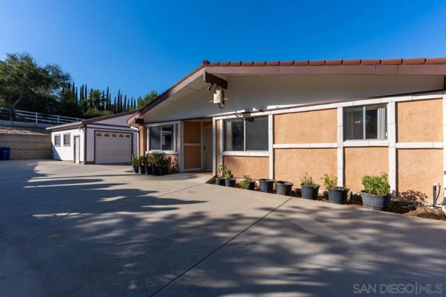 732 Hamilton Lane, Fallbrook CA: https://media.crmls.org/mediaz/092e639e-94e5-4595-ac25-a16fd8ef616b.jpg