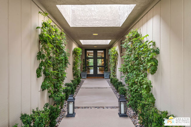 46 Princeton Drive, Rancho Mirage CA: https://media.crmls.org/mediaz/092eb750-6a4e-4e94-929e-c965b673e3b6.jpg