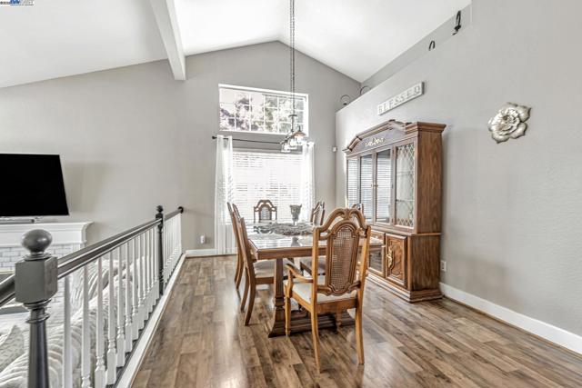 639 Eaker Ct, Antioch CA: https://media.crmls.org/mediaz/092f74b2-50d1-4cfe-8447-b522c0acfa2e.jpg