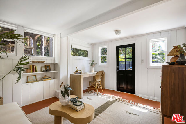 3831 Fernwood Avenue, Los Angeles CA: https://media.crmls.org/mediaz/092f94b9-35d6-429b-b329-bacc924caf91.jpg