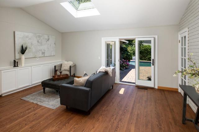 2726 Saint Giles Lane, Mountain View CA: https://media.crmls.org/mediaz/092fa8c1-773a-4282-80bf-b134c759d961.jpg