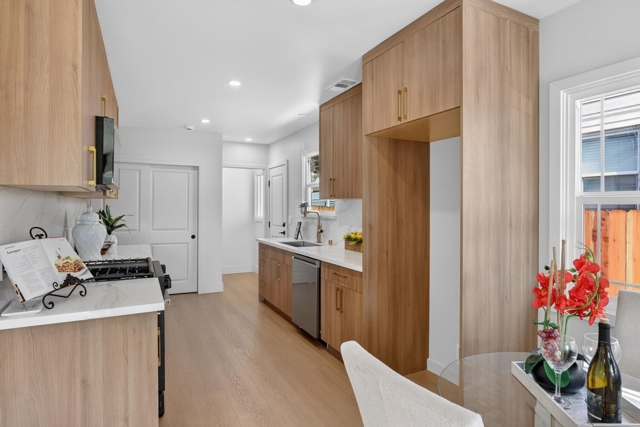 356 Belleview Dr, San Leandro CA: https://media.crmls.org/mediaz/092fb309-80be-4a03-ad15-557bfc6c343c.jpg