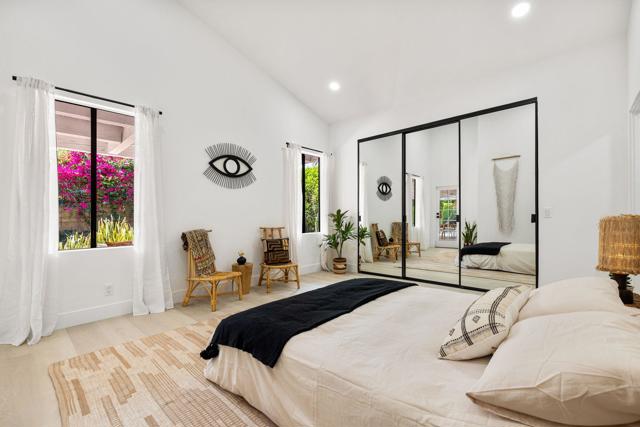 34 Lincoln Place, Rancho Mirage CA: https://media.crmls.org/mediaz/092fe11a-80ac-42da-9026-74a36b171ecf.jpg