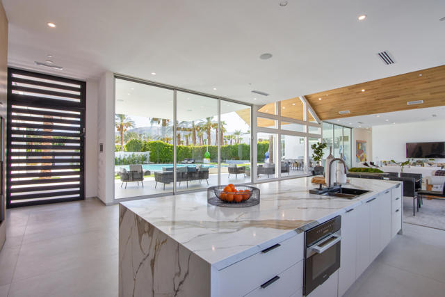 1 Makena Lane, Rancho Mirage CA: https://media.crmls.org/mediaz/0930a2c0-6c29-4b77-a2c8-fb04817b1f12.jpg