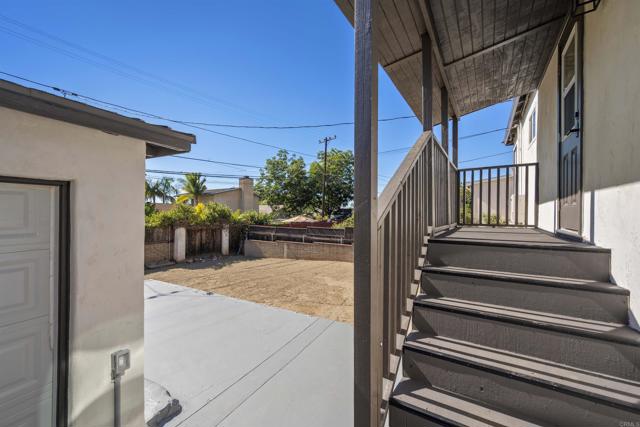 4138 Blackton Dr, La Mesa CA: https://media.crmls.org/mediaz/0930c1b5-b4aa-4655-be51-dbba36c3bb39.jpg