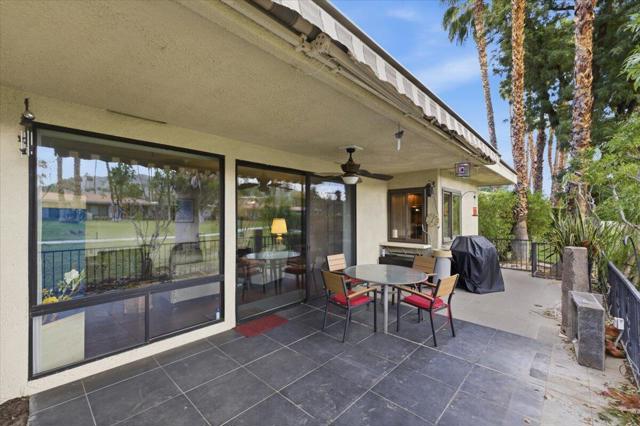 2385 Silver Oak Circle, Palm Springs CA: https://media.crmls.org/mediaz/0930ccf0-8785-482e-b8dd-099a2e7576cc.jpg