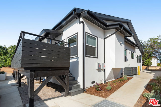 841 N La Fayette Park Place, Los Angeles CA: https://media.crmls.org/mediaz/0930cd91-67f6-44a5-a512-bf113fd292da.jpg