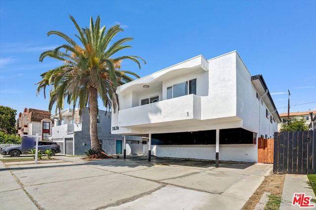 3670 Greenfield Avenue, Los Angeles CA: https://media.crmls.org/mediaz/0930fa8b-8e94-42aa-9987-94f668cc4997.jpg