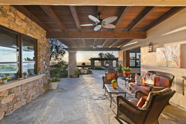 15707 Blue Crystal Trl, Poway CA: https://media.crmls.org/mediaz/09317222-2b0c-45ea-8544-4c8aa6e82b8c.jpg