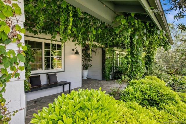 8590 Cliffridge Ave, La Jolla CA: https://media.crmls.org/mediaz/0931a2c7-c9b4-4643-af65-6d62450bfd3f.jpg