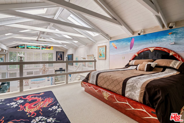 27004 PACIFIC COAST Highway, Malibu CA: https://media.crmls.org/mediaz/09323e06-ae01-423a-87d0-75070dc3c5e2.jpg