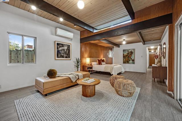 4004 Salem St, Concord CA: https://media.crmls.org/mediaz/0932a841-f4b0-49a0-8ae7-456e0eb1f448.jpg