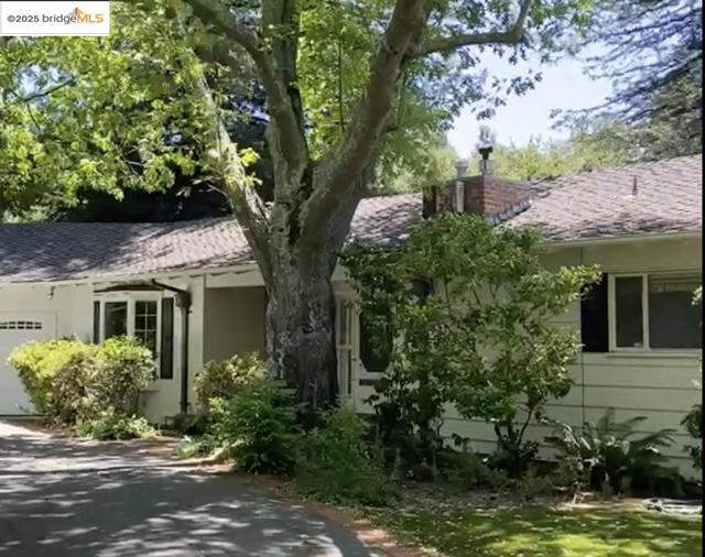 106 Rheem Blvd, Orinda CA: https://media.crmls.org/mediaz/0932e57d-42af-4240-844a-07d1bee75da2.jpg