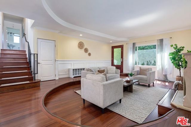 3804 Lenawee Avenue, Culver City CA: https://media.crmls.org/mediaz/09341695-34e8-4974-b6bc-a10241afa260.jpg