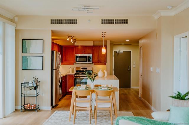 1240 India St, San Diego CA: https://media.crmls.org/mediaz/093426cc-c0f3-4008-8acc-d69a42e4c07e.jpg