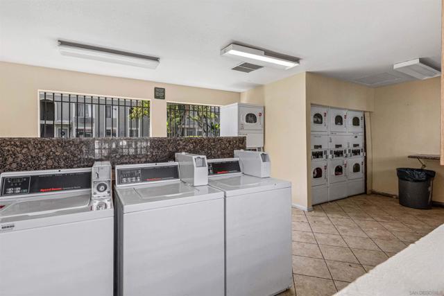 1240 N Broadway, Escondido CA: https://media.crmls.org/mediaz/09349f21-28cb-4a1f-9887-b5e025afe6e0.jpg