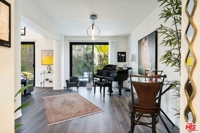 4392 Park Paloma, Calabasas CA: https://media.crmls.org/mediaz/0934b1db-9318-4233-8612-a72ace7fd3b9.jpg