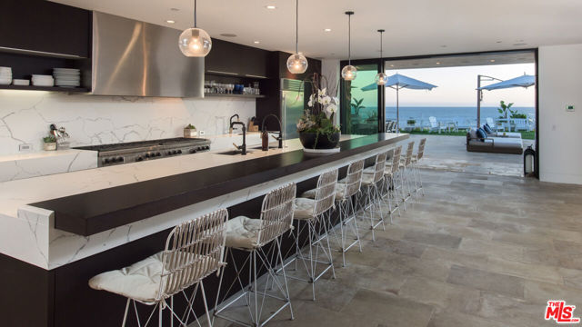 32852 Pacific Coast Highway, Malibu CA: https://media.crmls.org/mediaz/0934e239-e25c-4e16-976c-a2755b7f8235.jpg
