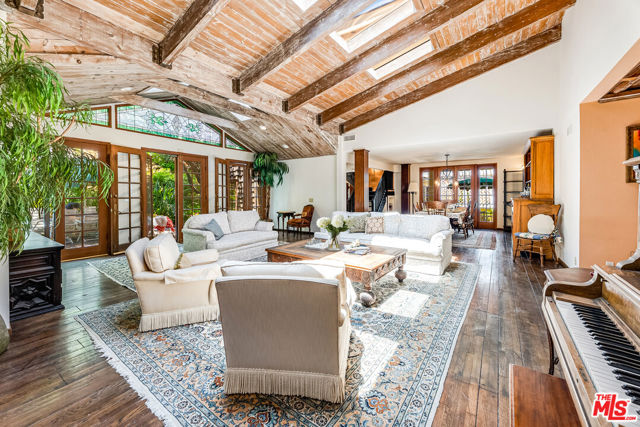 1627 San Ysidro Drive photo 4