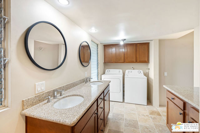 2033 E Ramon Road, Palm Springs CA: https://media.crmls.org/mediaz/093573a6-e2bc-4747-9132-10338636662a.jpg