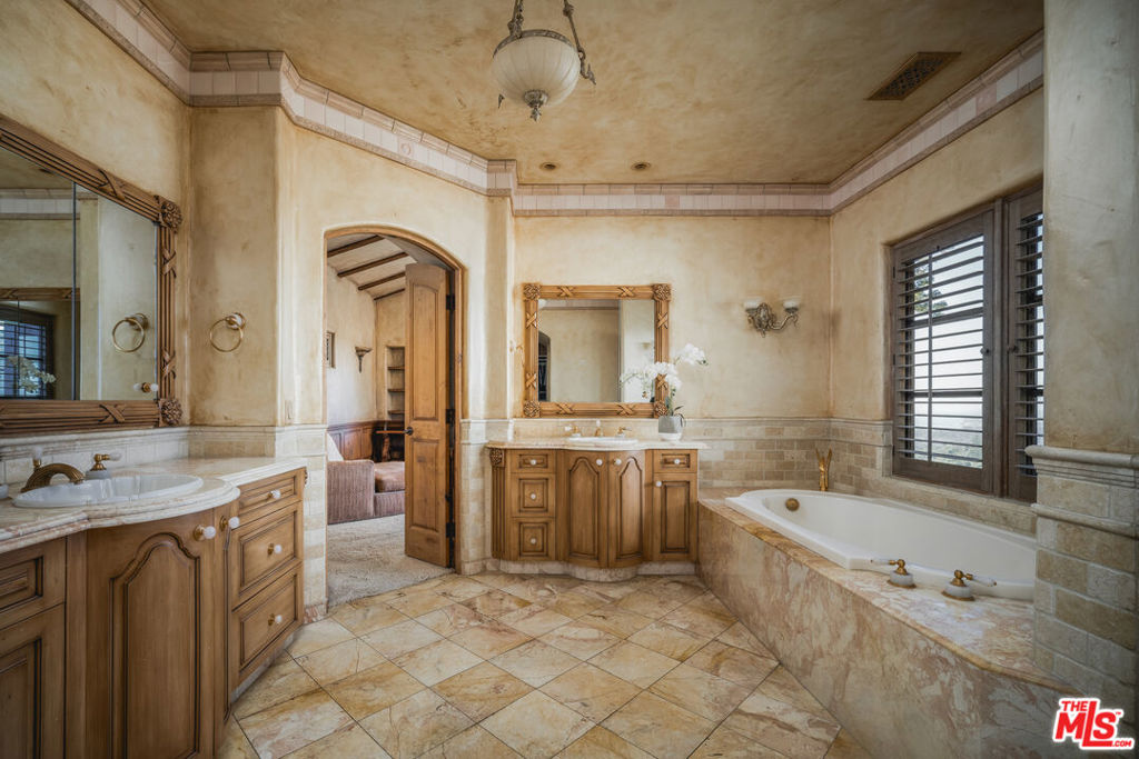 MLS #25615941 image #12