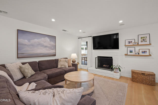 1110 Coronet Avenue, Pasadena CA: https://media.crmls.org/mediaz/0935cc2a-e058-46be-b7a1-c058846e806d.jpg