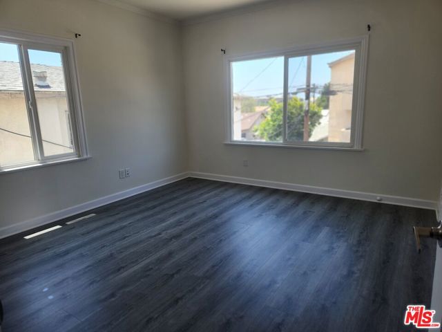 517 N Serrano Avenue, Los Angeles CA: https://media.crmls.org/mediaz/09360eb5-9b45-45c3-bf1b-368943cdaa3a.jpg