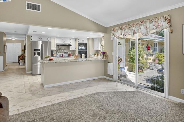 368 Beverly St, Livermore CA: https://media.crmls.org/mediaz/09361a2c-fa15-44f0-b45d-632795f92d1d.jpg