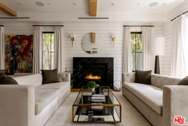 4447 Farmdale Avenue, Studio City CA: https://media.crmls.org/mediaz/09364741-9978-4d34-ab94-3f4abcd906d3.jpg