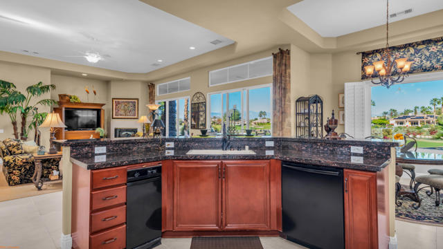 97 Via Bella, Rancho Mirage CA: https://media.crmls.org/mediaz/09367e23-4250-492c-b343-a1d6374e90aa.jpg