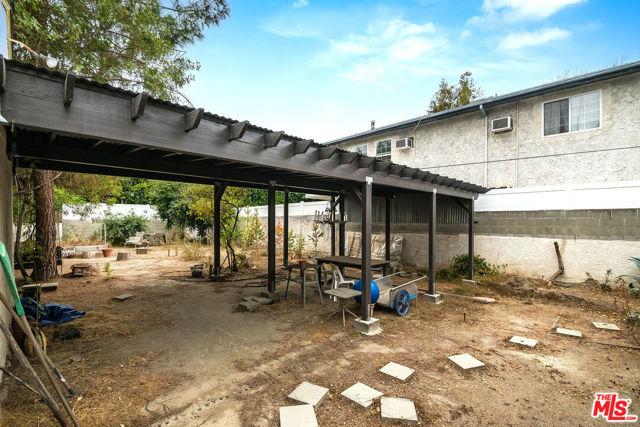 12344 Oxnard Street photo 18