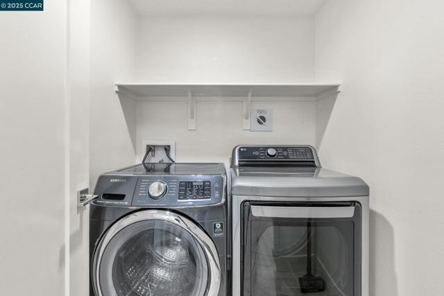 320 Riesling Ave, Milpitas CA: https://media.crmls.org/mediaz/093742c3-8a50-4719-90cd-34b910007230.jpg