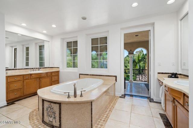 5492 Calarosa Ranch Road, Camarillo CA: https://media.crmls.org/mediaz/09379a94-c4e3-4395-8883-e5f321c78d6c.jpg