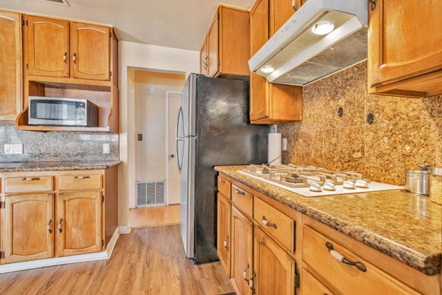 130 Cypress Street, Redwood City CA: https://media.crmls.org/mediaz/0937f3c8-4834-4d77-8b25-9a75111f2350.jpg
