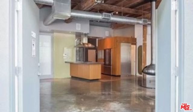122 Mildred Avenue, Venice CA: https://media.crmls.org/mediaz/0937f560-3e86-4396-b1a5-d982a3abb6e4.jpg