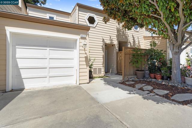 6625 Pioneer Ln, Dublin CA: https://media.crmls.org/mediaz/09381190-c61e-4fa6-8816-4ed2a08f2011.jpg