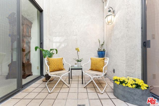 1119 23rd Street, Santa Monica CA: https://media.crmls.org/mediaz/09381452-6898-4575-87ac-b649d9a58c2d.jpg