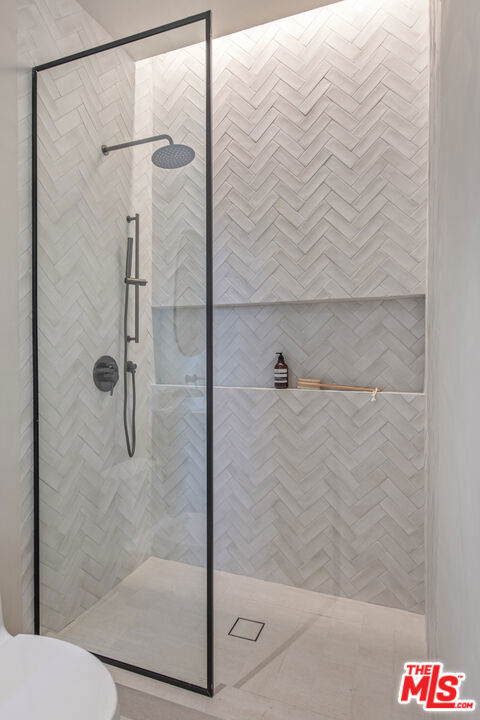 4112 Shadyglade Avenue, Studio City CA: https://media.crmls.org/mediaz/09388b73-e2c1-4c04-928f-19c934906e0c.jpg