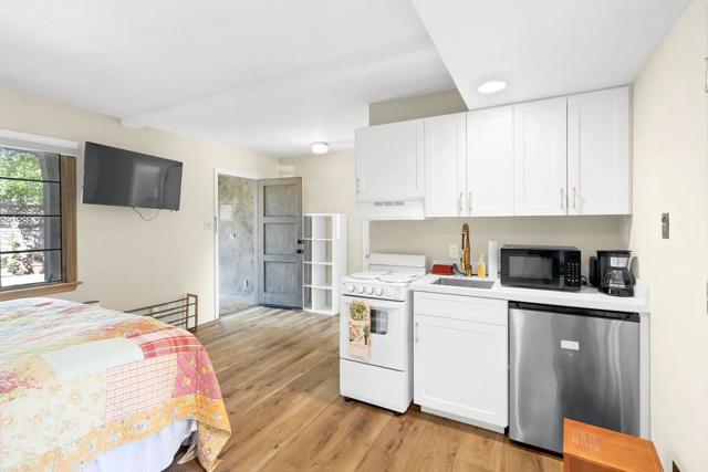 8 Los Laureles Avenue, Salinas CA: https://media.crmls.org/mediaz/0938afe4-cec3-4336-a58e-80d47b3f2ebb.jpg