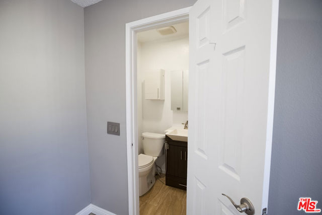 1013 Allen Avenue, Glendale CA: https://media.crmls.org/mediaz/0939c448-533a-419c-803f-b0f5f6468e9c.jpg