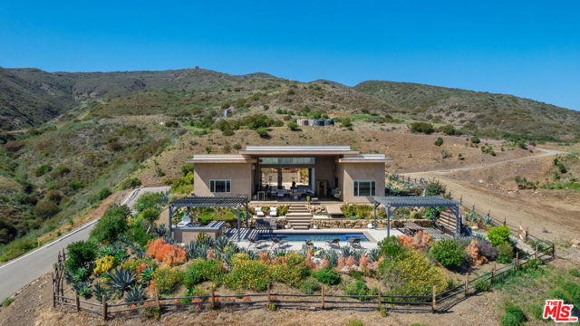 10715 Yerba Buena Road, Malibu CA: https://media.crmls.org/mediaz/093a51cd-df15-498a-bc6b-19ccb309258b.jpg