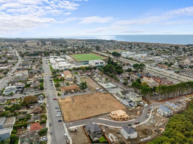 587 Creekside Court, Half Moon Bay CA: https://media.crmls.org/mediaz/093a9fd4-99f3-47ed-8f4d-cc105bf3b067.jpg
