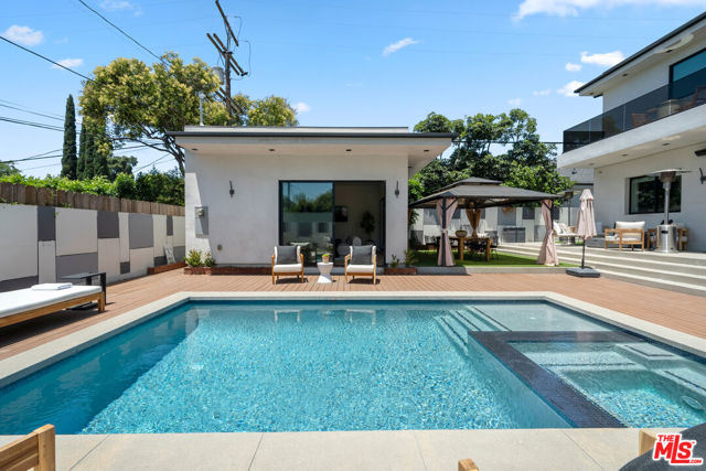 4299 Elmer Avenue, Studio City CA: https://media.crmls.org/mediaz/093ab76a-7951-4db4-82d8-eccc0495a75b.jpg