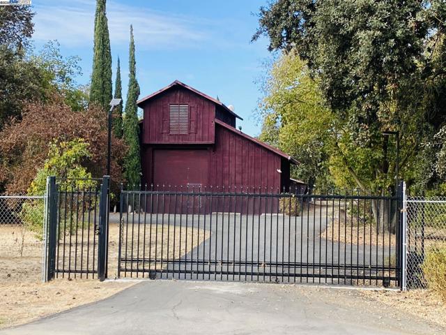 7705 Orford Rd, Stockton CA: https://media.crmls.org/mediaz/093adfa2-91f1-47af-be54-98df0ecddfc7.jpg