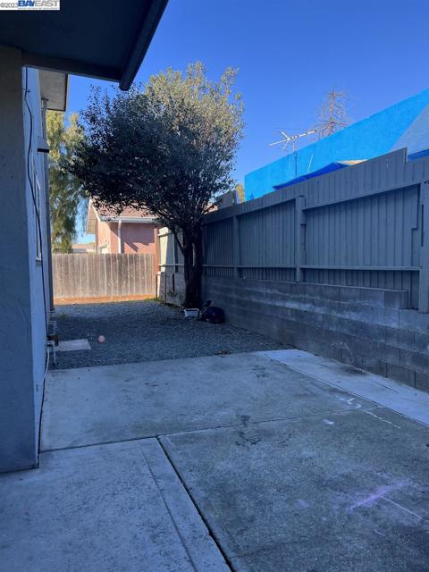 36976 Mulberry St, Newark CA: https://media.crmls.org/mediaz/093b0d30-5ea9-4180-bb56-ddef35e324b5.jpg