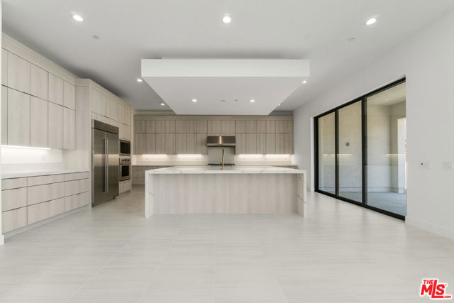 20115 W Galway Lane, Porter Ranch CA: https://media.crmls.org/mediaz/093b3cab-27b0-412d-a43e-83d3274895eb.jpg