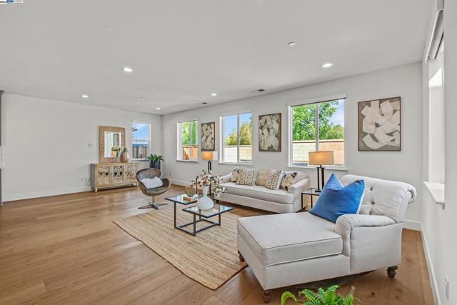 2222 Davie Pl, Tracy CA: https://media.crmls.org/mediaz/093b602d-d5b8-4d13-9d6a-a60af79b5fae.jpg