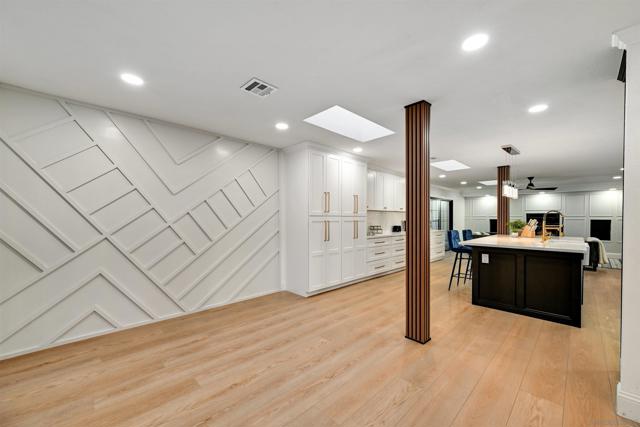 4367 Summit Dr, La Mesa CA: https://media.crmls.org/mediaz/093b8df7-5b20-4e8e-bec5-f406552a41d2.jpg