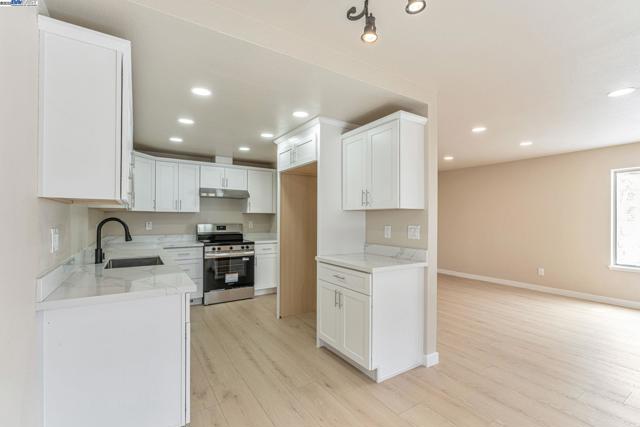 19723 Redwood Rd, Castro Valley CA: https://media.crmls.org/mediaz/093c7c8d-9d11-4e5a-ae7c-67893a489576.jpg